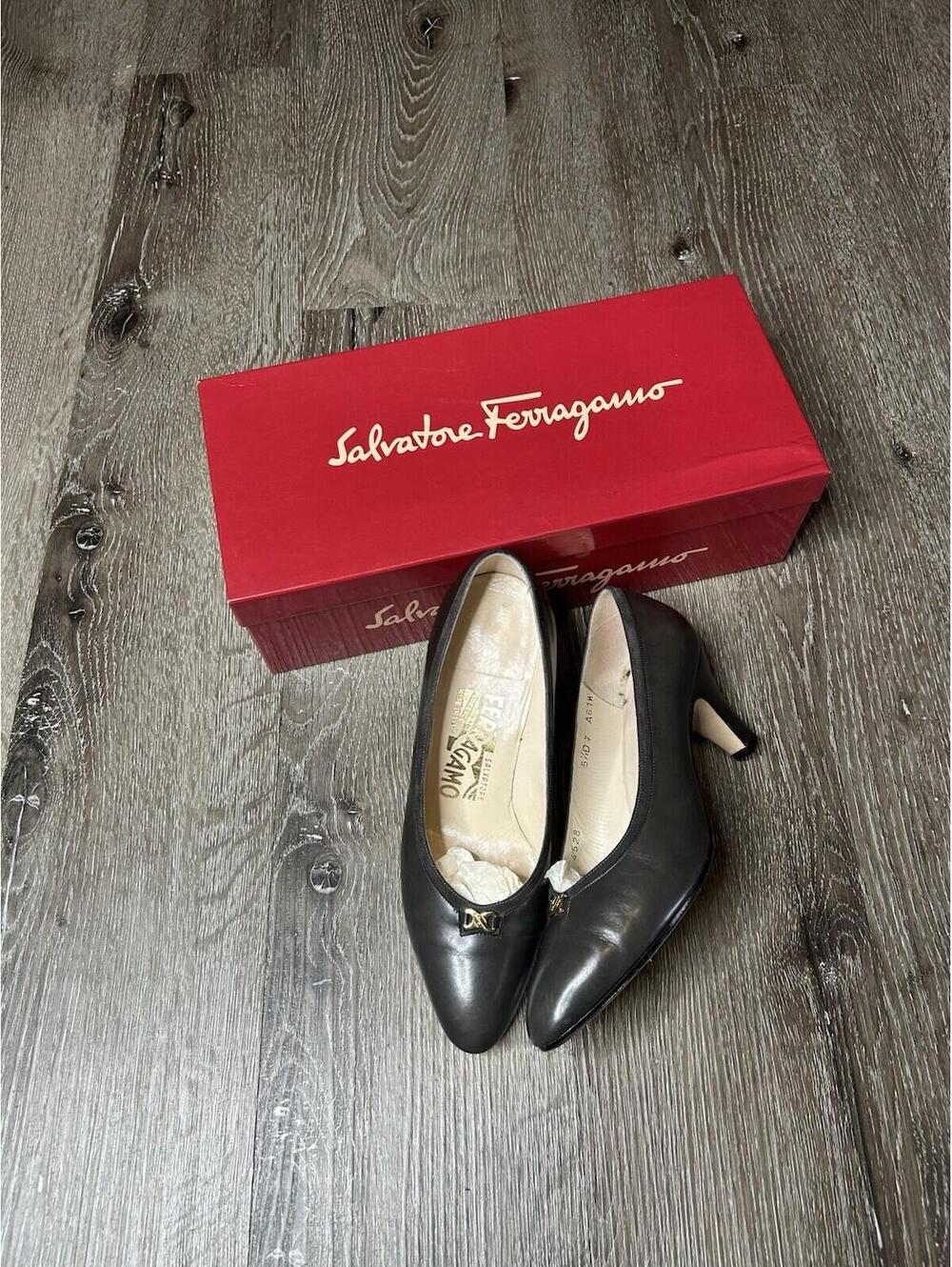 Ferragamo Womens Size 35.5D Grey Leather Pre-owned US 5.5